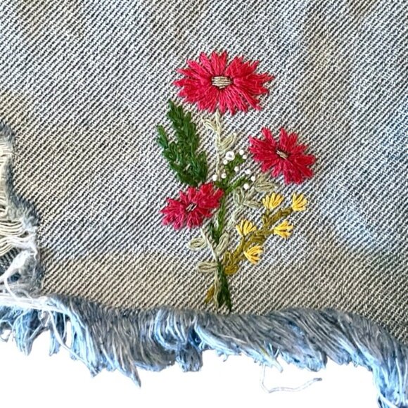 Embroidered H&M High Waist Blue Jean Button Fly Denim Shorts Distressed Size 8 - Picture 5 of 15